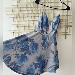 Windsor homecoming flower dress, size small, worn once, in good condition!